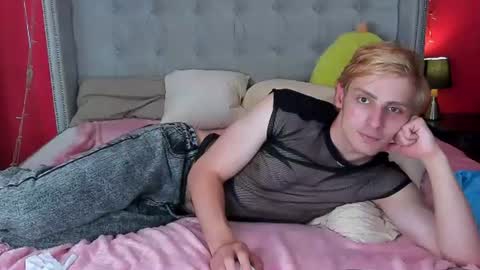 Snapshot of damonlux chatting on 07/08/26, 02:43 Damon online show from 07/08/26, 02:43