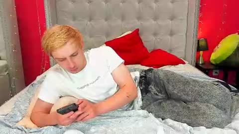 Snapshot of damonlux chatting on 07/12/26, 06:04 Damon online show from 07/12/26, 06:04