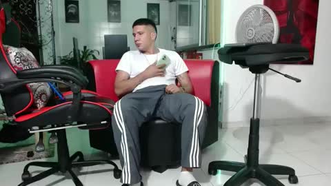 damyan_2003 online show from 12/22/24, 12:28