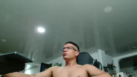 Snapshot of damyan_2003 chatting on 03/10/26, 01:54 damyan_2003 online show from 03/10/26, 01:54