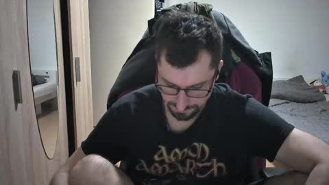 Snapshot of dan_the_man405 chatting on 04/25/26, 09:23 King Dan online show from 04/25/26, 09:23