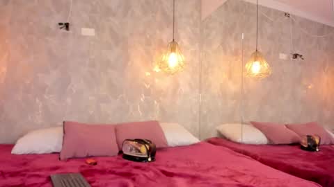 Snapshot of danaandthamaraangels chatting on 10/27/25, 10:58 online show from 10/27/25, 10:58