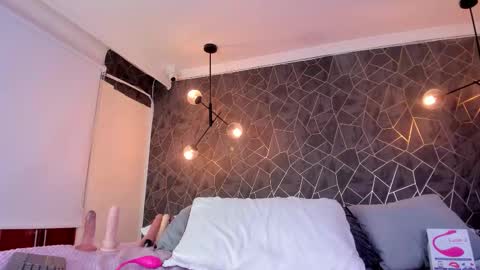 Snapshot of danaandthamaraangels chatting on 10/31/25, 09:43 online show from 10/31/25, 09:43