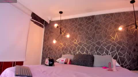 Snapshot of danaandthamaraangels chatting on 10/31/25, 11:28 online show from 10/31/25, 11:28