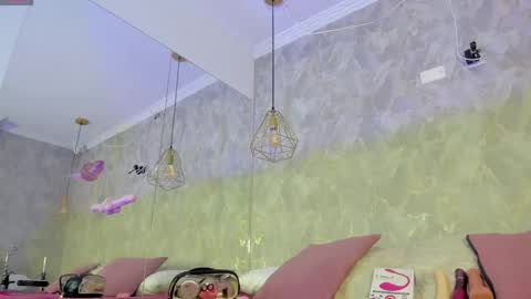 Snapshot of danaandthamaraangels chatting on 11/06/25, 09:37 online show from 11/06/25, 09:37