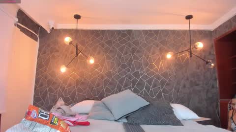 Snapshot of danaandthamaraangels chatting on 11/15/25, 10:26 online show from 11/15/25, 10:26