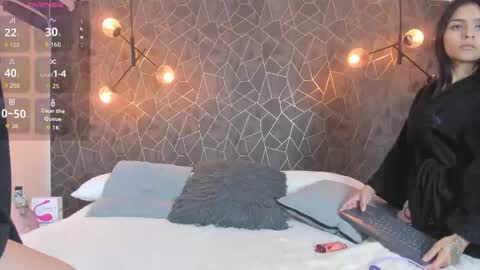 Snapshot of danaandthamaraangels chatting on 11/21/25, 12:21 online show from 11/21/25, 12:21