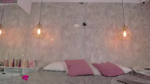 Snapshot of danaandthamaraangels chatting on 11/25/25, 08:53 online show from 11/25/25, 08:53