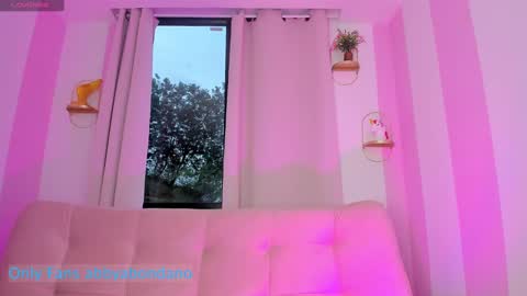 Snapshot of danafinet chatting on 09/17/25, 11:01 A B B Y online show from 09/17/25, 11:01