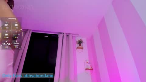 Snapshot of danafinet chatting on 10/23/25, 12:43 A B B Y online show from 10/23/25, 12:43