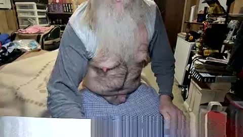 Snapshot of danagm chatting on 12/21/25, 02:24 Dana online show from 12/21/25, 02:24