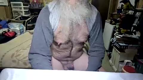 Snapshot of danagm chatting on 12/22/25, 01:30 Dana online show from 12/22/25, 01:30