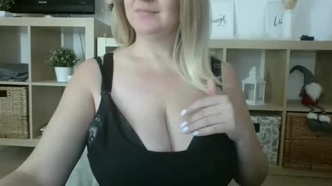 Snapshot of danahotmilf chatting on 02/18/25, 08:05 DanaHotMILF online show from 02/18/25, 08:05