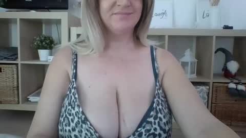 Snapshot of danahotmilf chatting on 02/26/25, 12:03 DanaHotMILF online show from 02/26/25, 12:03