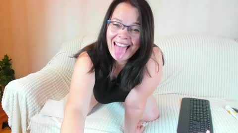 Snapshot of danajhonson chatting on 04/25/26, 06:16 danajhonson online show from 04/25/26, 06:16