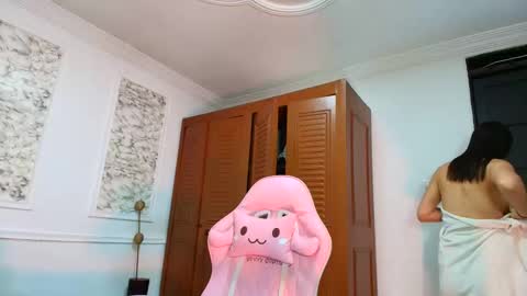 Danella Houston online show from 12/18/25, 05:52