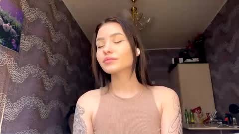 Snapshot of danettedusenbury chatting on 04/28/26, 11:26 I am Kimi ntmu online show from 04/28/26, 11:26