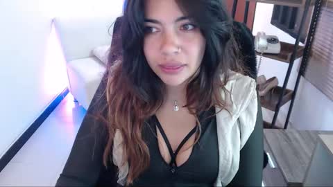 Veronica online show from 09/17/25, 11:56