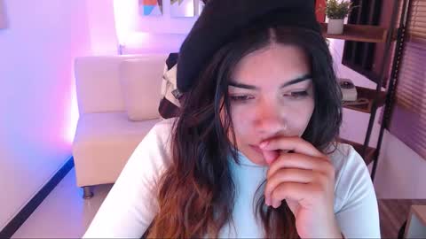 Veronica online show from 10/01/25, 12:00