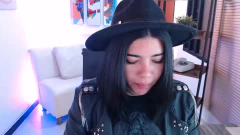 Snapshot of dangel_noir6 chatting on 11/28/25, 11:35 Veronica online show from 11/28/25, 11:35