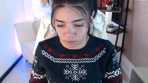 Snapshot of dangel_noir6 chatting on 12/17/25, 11:16 Veronica online show from 12/17/25, 11:16