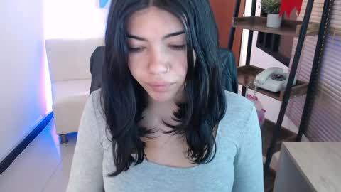 Snapshot of dangel_noir6 chatting on 04/17/26, 11:35 Veronica online show from 04/17/26, 11:35