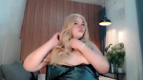 Snapshot of dangerous_womanxx chatting on 12/03/25, 06:50 Ms. K online show from 12/03/25, 06:50