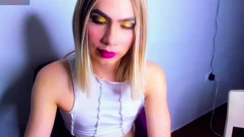 Snapshot of dani_lovet1 chatting on 01/24/25, 10:00 dani online show from 01/24/25, 10:00