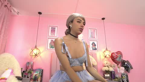 Snapshot of dani_parkerr chatting on 01/20/25, 04:12   online show from 01/20/25, 04:12