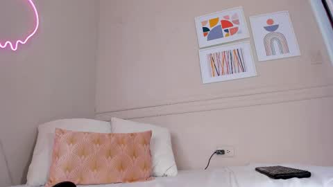 Hi I am Dani online show from 09/19/25, 11:33