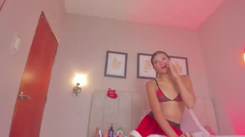 Snapshot of dani_skinny_ chatting on 12/04/25, 11:41 Hi I am Dani online show from 12/04/25, 11:41