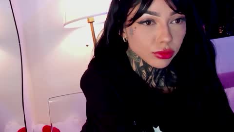 Snapshot of dani_valen chatting on 11/28/25, 01:30 Dani online show from 11/28/25, 01:30