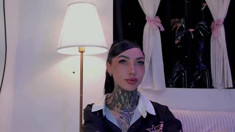 Snapshot of dani_valen chatting on 12/16/25, 12:48 Dani online show from 12/16/25, 12:48