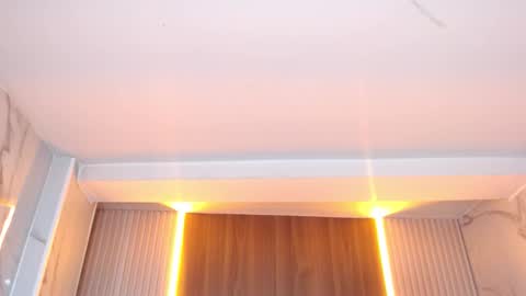 dania_b_ online show from 10/23/25, 03:06