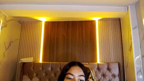 dania_b_ online show from 10/28/25, 03:10