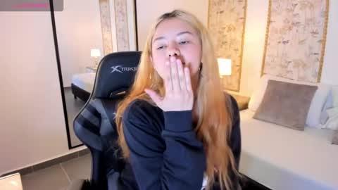 D A N I A online show from 11/05/25, 02:55