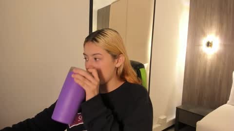 D A N I A online show from 11/19/25, 11:54