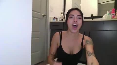 danidivina777 online show from 10/04/25, 09:35