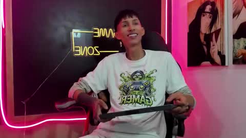 Snapshot of daniel_deluc77 chatting on 12/18/25, 12:22 daniel_deluc77 online show from 12/18/25, 12:22