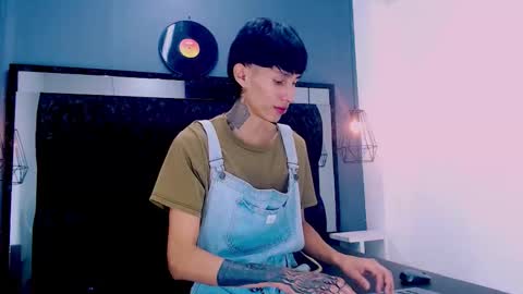 Daniel Delux  online show from 11/18/25, 03:16