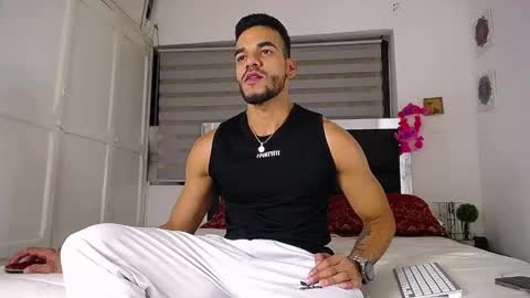 Snapshot of daniel_sherlock chatting on 09/17/25, 12:23 Daniel Sherlock online show from 09/17/25, 12:23