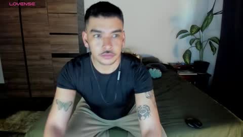 Snapshot of daniel_vianchi chatting on 11/17/25, 08:25 Dani online show from 11/17/25, 08:25