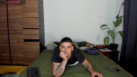 Snapshot of daniel_vianchi chatting on 11/24/25, 08:08 Dani online show from 11/24/25, 08:08