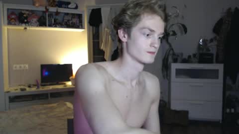 Snapshot of daniel_yumm chatting on 04/15/26, 10:54 Daniel online show from 04/15/26, 10:54