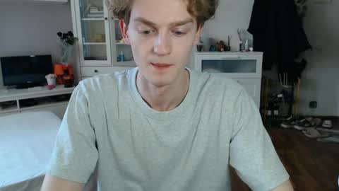Snapshot of daniel_yumm chatting on 04/30/26, 11:27 Daniel online show from 04/30/26, 11:27