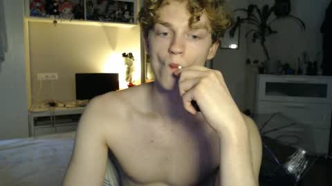 Snapshot of daniel_yumm chatting on 05/22/26, 03:24 Daniel online show from 05/22/26, 03:24