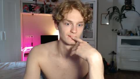 Snapshot of daniel_yumm chatting on 05/25/26, 10:32 Daniel online show from 05/25/26, 10:32