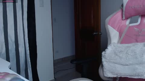 Snapshot of daniela_cute22 chatting on 06/03/26, 06:57 DANIELA online show from 06/03/26, 06:57