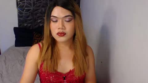 Snapshot of daniela_deusa chatting on 12/08/24, 07:54 Elodie online show from 12/08/24, 07:54