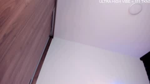 Snapshot of daniela_henaoo chatting on 10/16/25, 11:17  independent model   online show from 10/16/25, 11:17